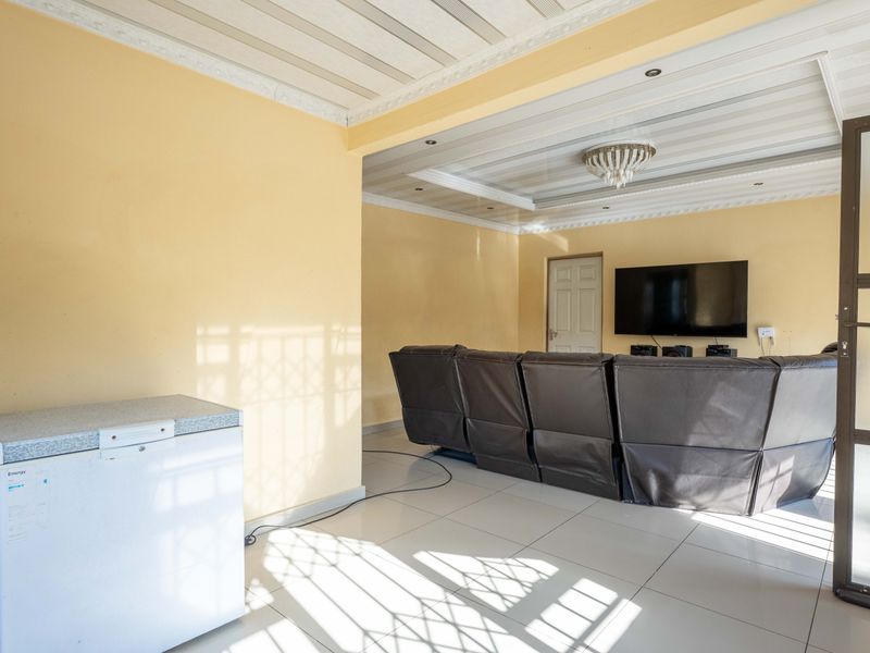 Spacious 3 Bedroom house for sale in Illovu!!!! - Photo 5