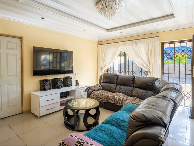 Spacious 3 Bedroom house for sale in Illovu!!!! - Photo 7