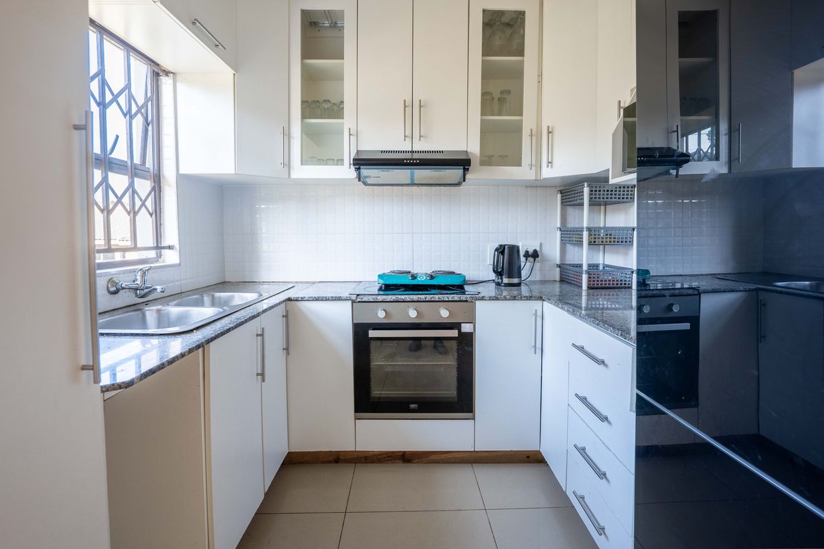 Spacious 3 Bedroom house for sale in Illovu!!!! - Photo 3