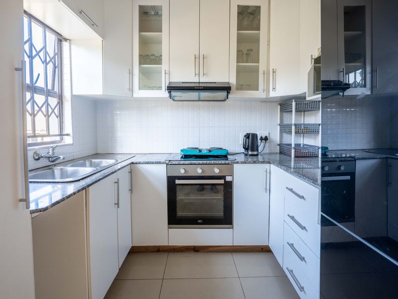 Spacious 3 Bedroom house for sale in Illovu!!!! - Photo 3