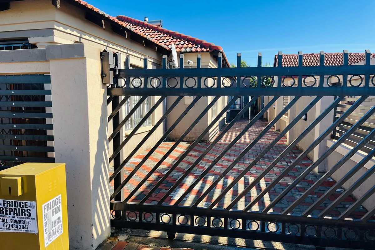 Freehold For Sale In Secunda - Photo 2