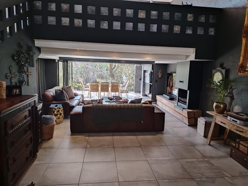 A Private Sanctuary: Luxury Estate Living in Nature - Photo 5