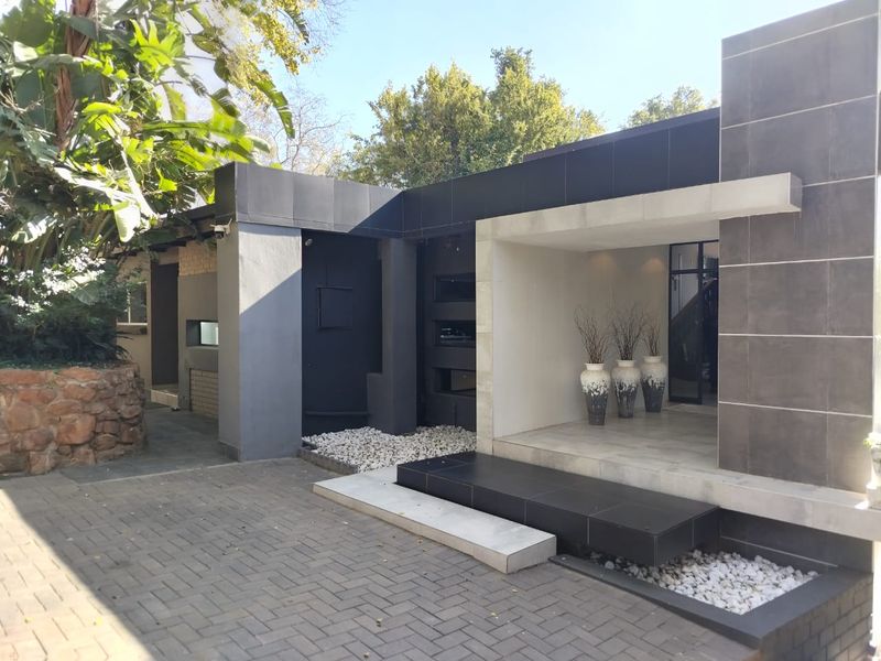 A Private Sanctuary: Luxury Estate Living in Nature - Photo 1