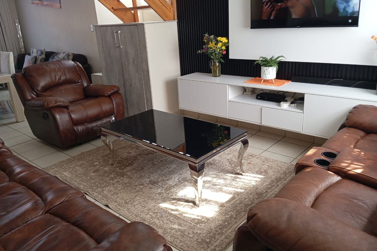 A three bedroom  double story town house in waterval east Rustenburg - Photo 5