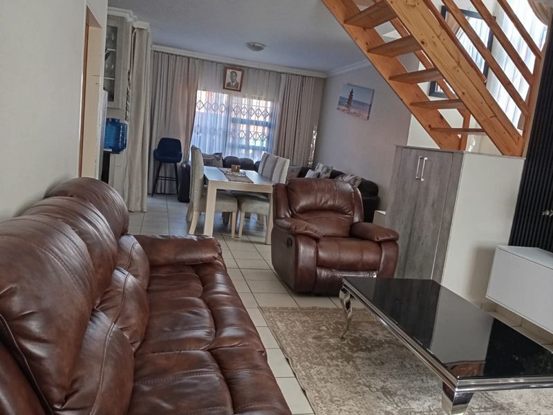 A three bedroom  double story town house in waterval east Rustenburg - Photo 4