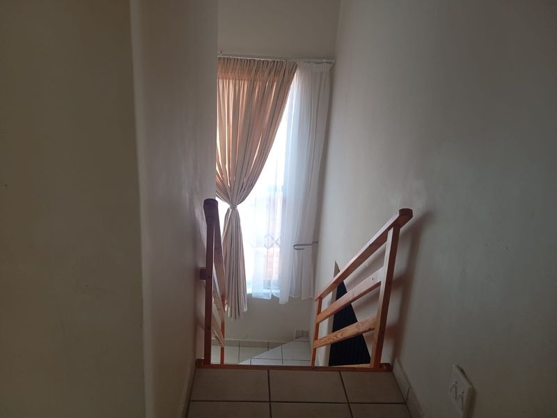A three bedroom  double story town house in waterval east Rustenburg - Photo 8