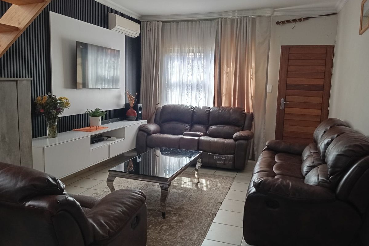 A three bedroom  double story town house in waterval east Rustenburg - Photo 2