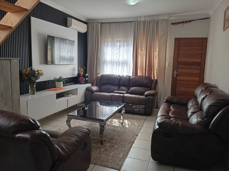 A three bedroom  double story town house in waterval east Rustenburg - Photo 2