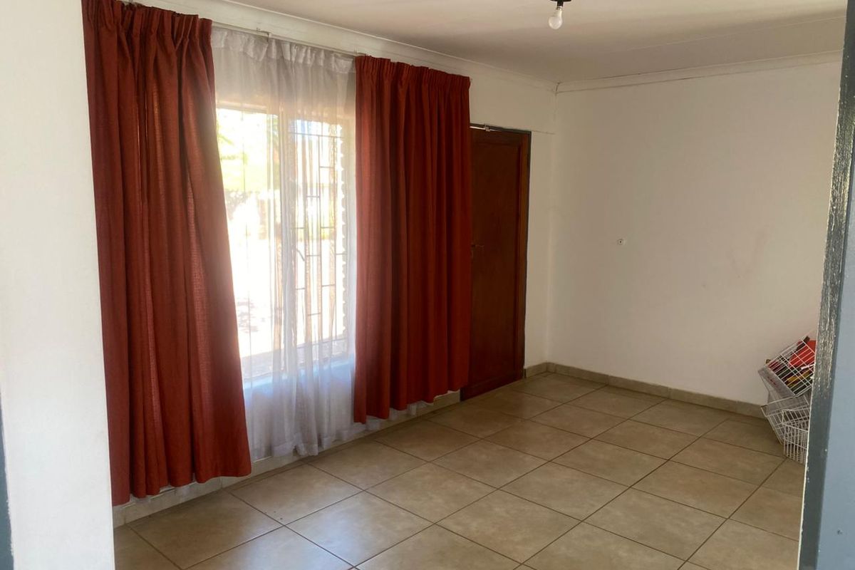 A charming Two Bedroom Home , perfect for family living. - Photo 2