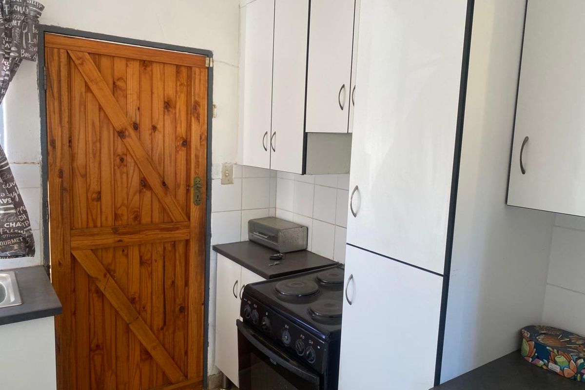 A charming Two Bedroom Home , perfect for family living. - Photo 5