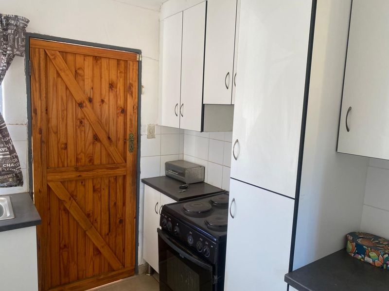 A charming Two Bedroom Home , perfect for family living. - Photo 5