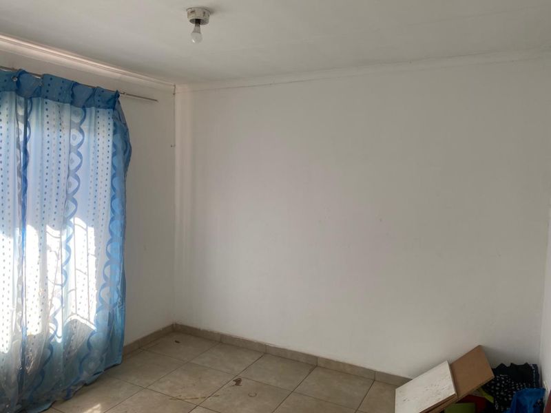 A charming Two Bedroom Home , perfect for family living. - Photo 8