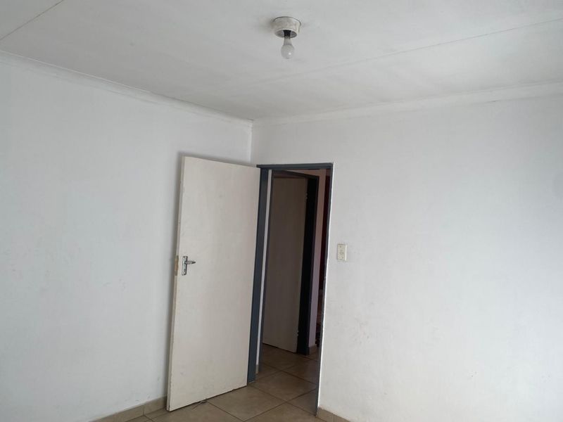 A charming Two Bedroom Home , perfect for family living. - Photo 6