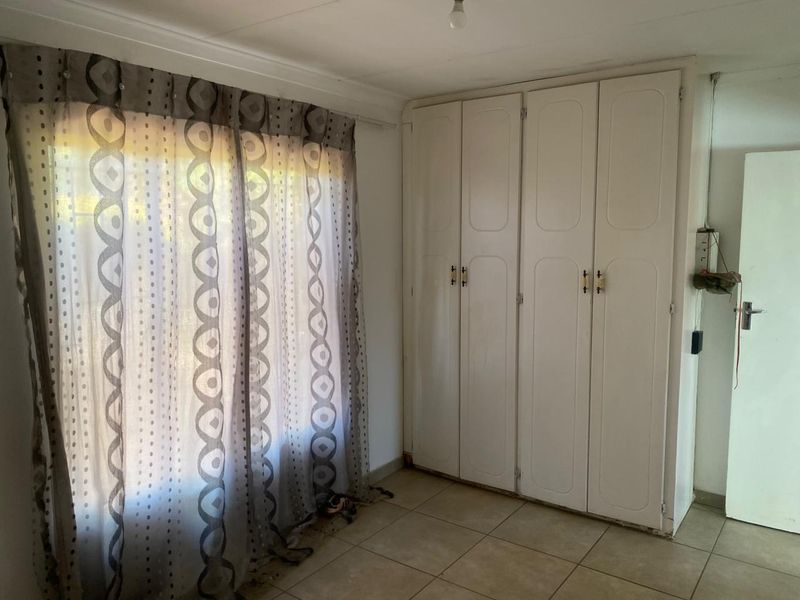 A charming Two Bedroom Home , perfect for family living. - Photo 7