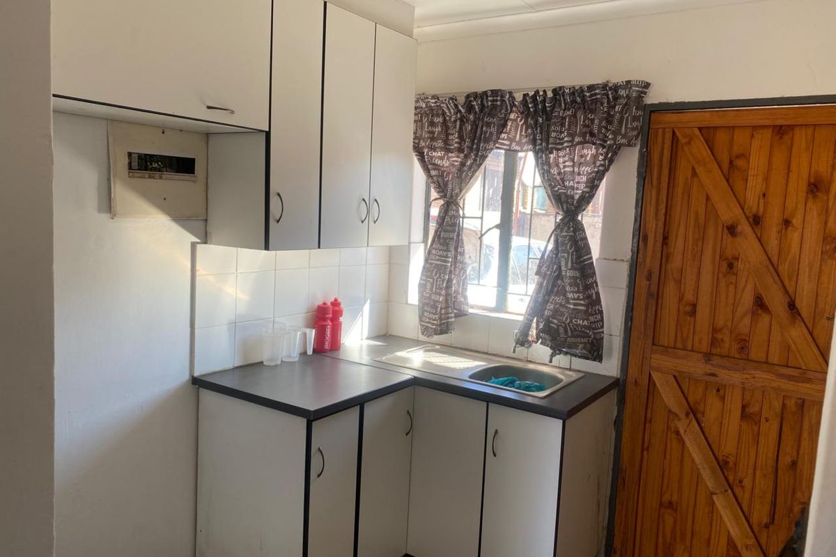 A charming Two Bedroom Home , perfect for family living. - Photo 4