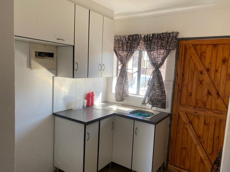 A charming Two Bedroom Home , perfect for family living. - Photo 4