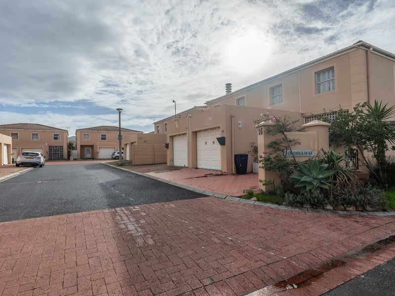 The Ultimate Lock-Up-and-Go in Parklands Central - Photo 2