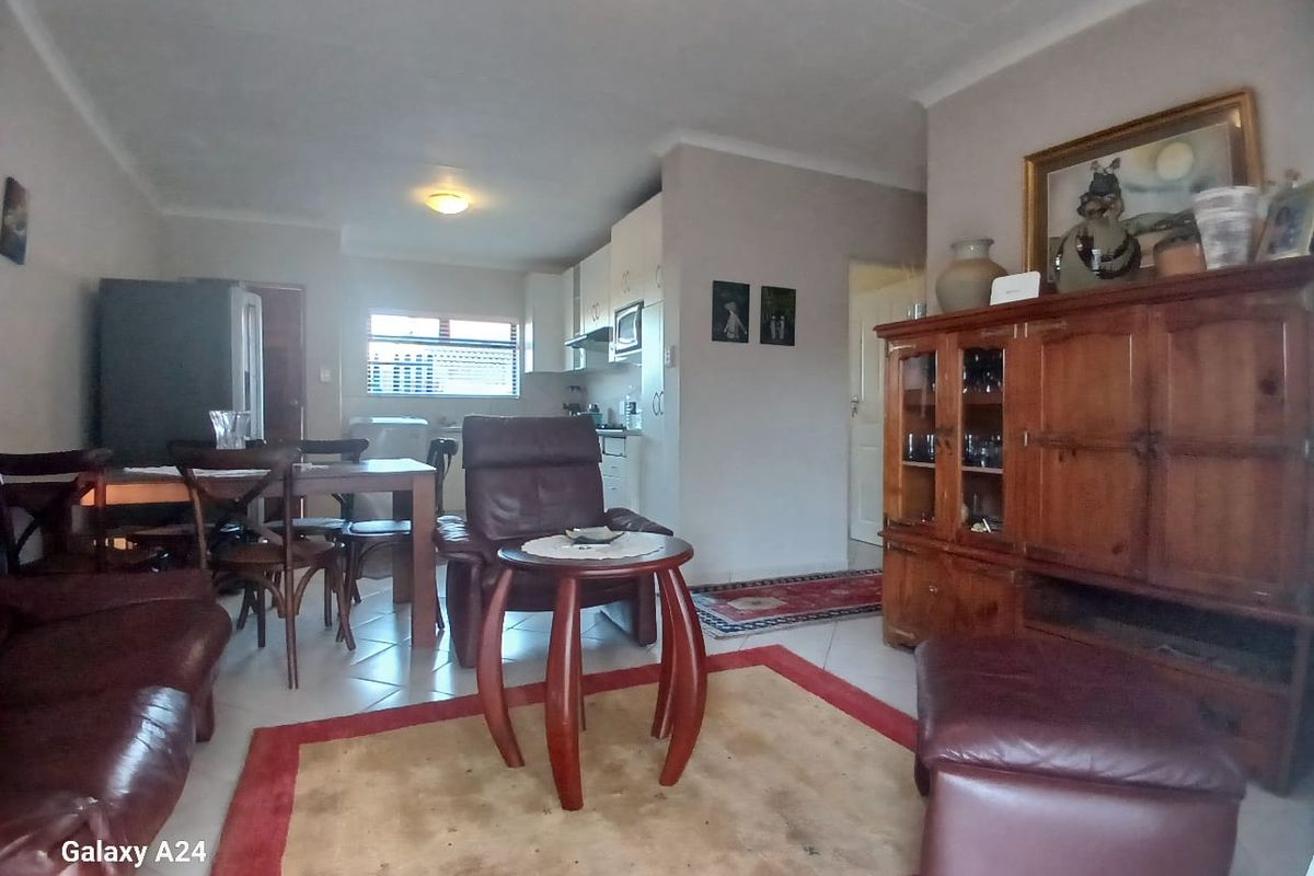 3 Bedroom 2 Bathroom House in Umlele Heights, Kidds Beach - Photo 3
