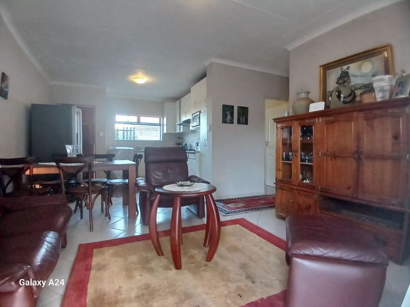 3 Bedroom 2 Bathroom House in Umlele Heights, Kidds Beach - Photo 3