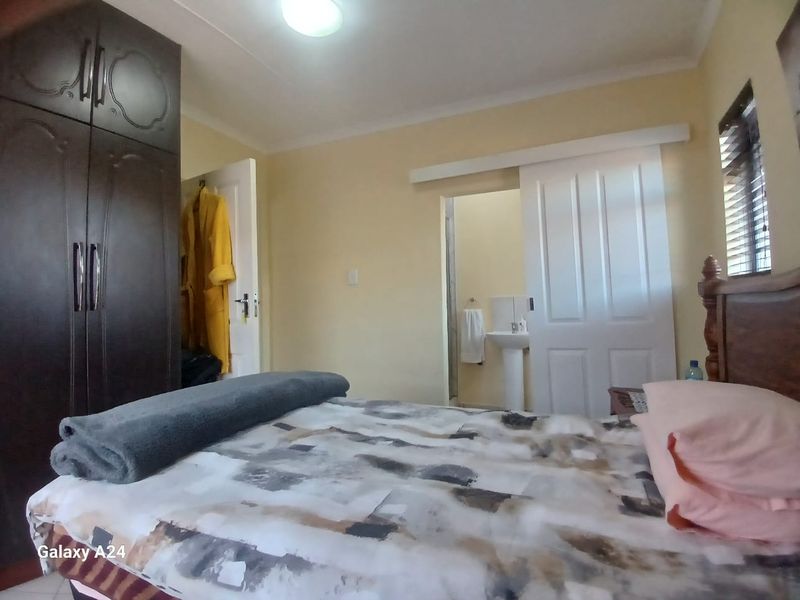 3 Bedroom 2 Bathroom House in Umlele Heights, Kidds Beach - Photo 8