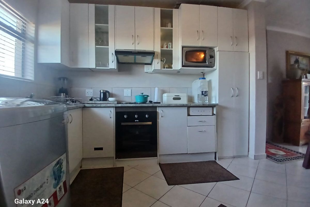 3 Bedroom 2 Bathroom House in Umlele Heights, Kidds Beach - Photo 5