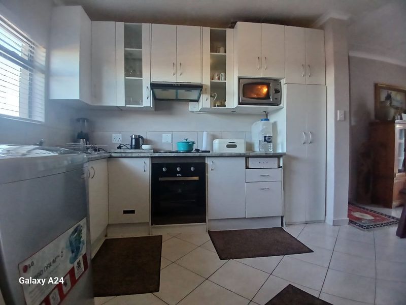 3 Bedroom 2 Bathroom House in Umlele Heights, Kidds Beach - Photo 5