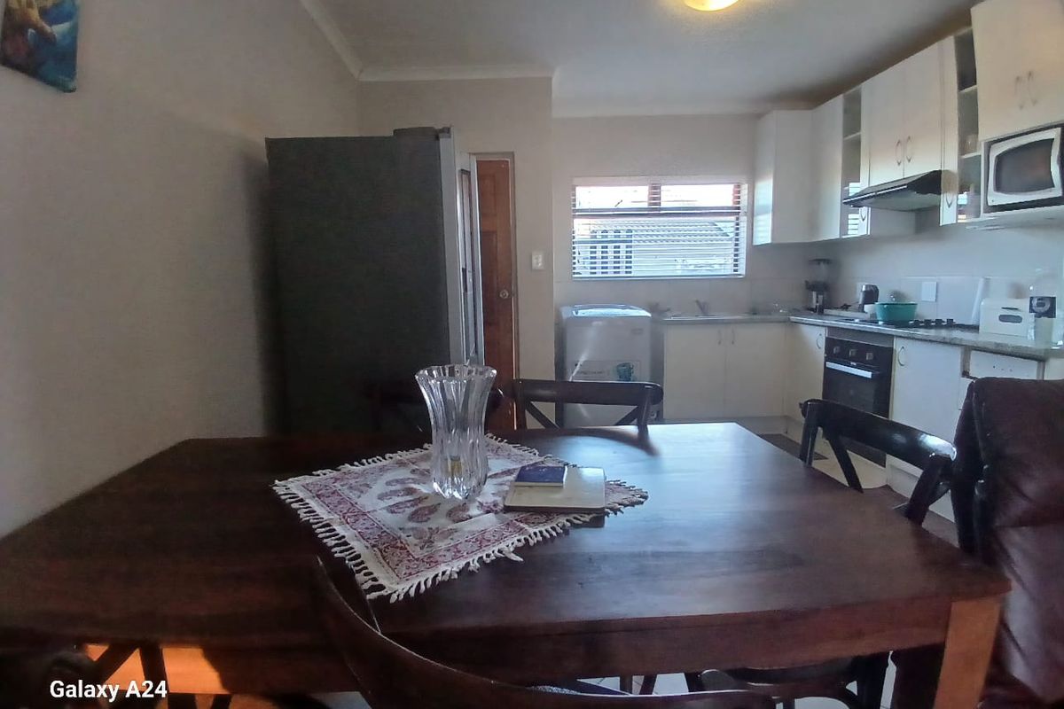 3 Bedroom 2 Bathroom House in Umlele Heights, Kidds Beach - Photo 4