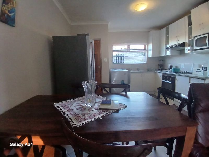 3 Bedroom 2 Bathroom House in Umlele Heights, Kidds Beach - Photo 4