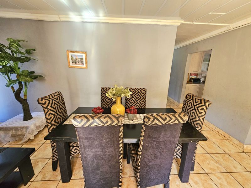 Spacious 5-Bedroom Home for Sale in , Louis Trichardt - Photo 6