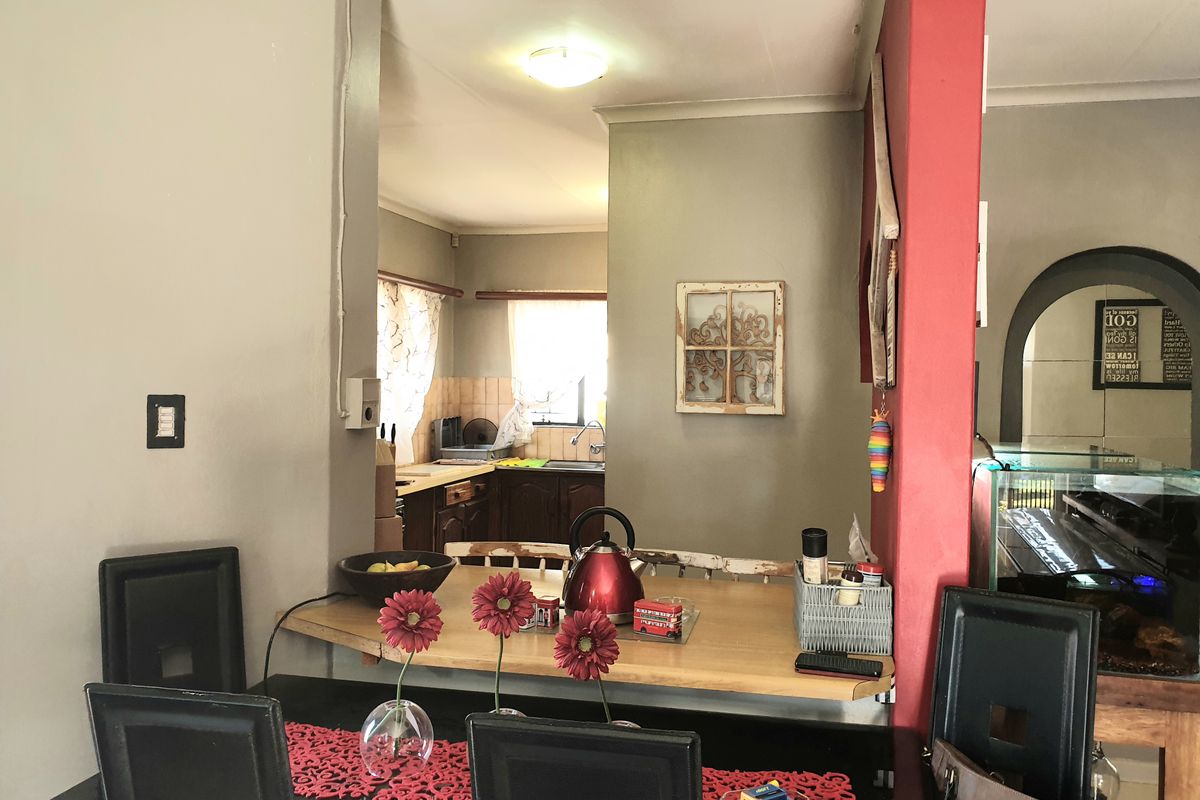 Cozy Home, Endless Possibilities - Photo 3