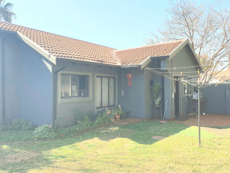 Cozy Home, Endless Possibilities - Photo 9