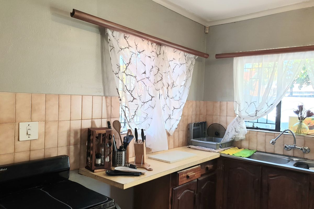 Cozy Home, Endless Possibilities - Photo 4