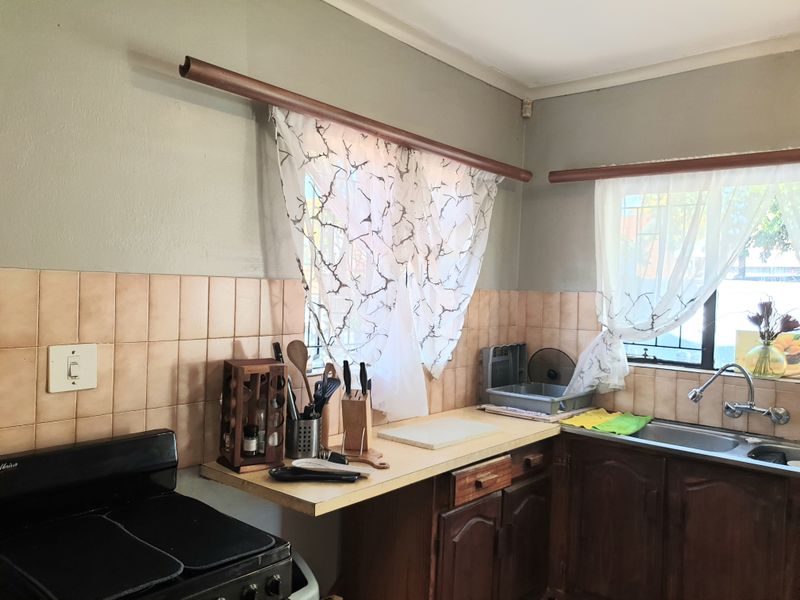 Cozy Home, Endless Possibilities - Photo 4