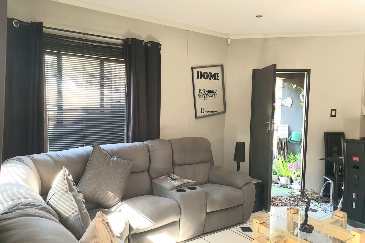 Cozy Home, Endless Possibilities - Photo 2