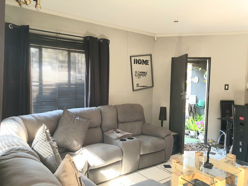 Cozy Home, Endless Possibilities - Photo 2