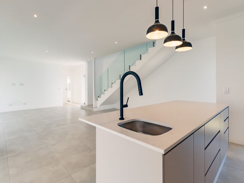 Brand new home for sale Sandton—ideal for modern family living - Photo 4