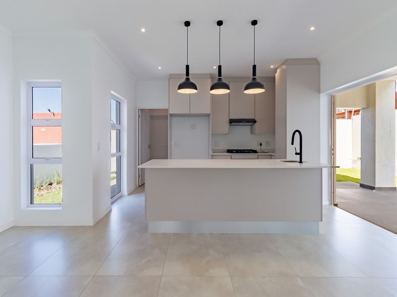 Brand new home for sale Sandton—ideal for modern family living - Photo 2