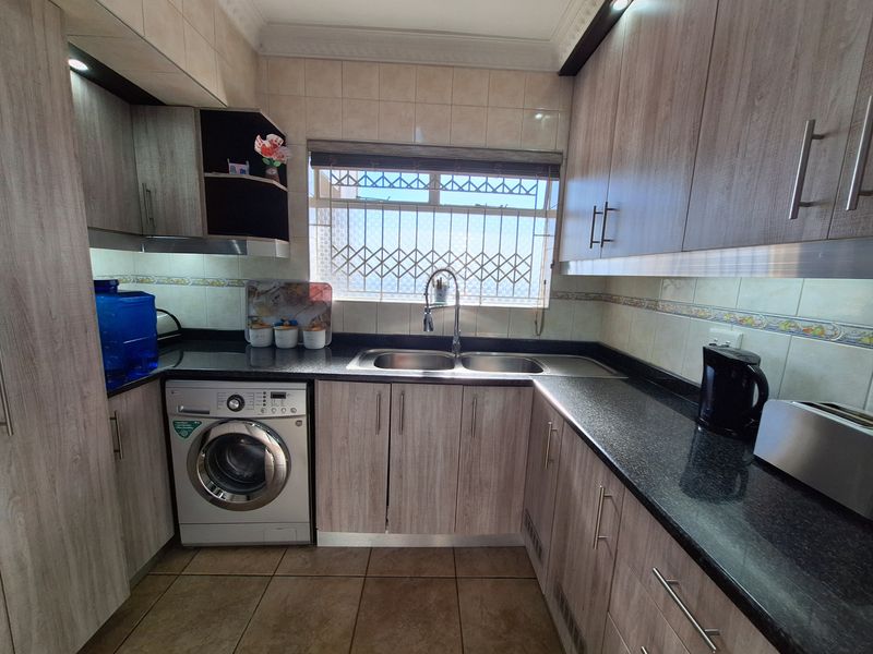 Apartment with Breathtaking Sea & City Views - Photo 5