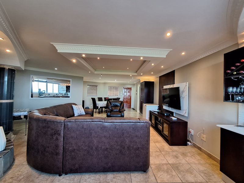 Apartment with Breathtaking Sea & City Views - Photo 8