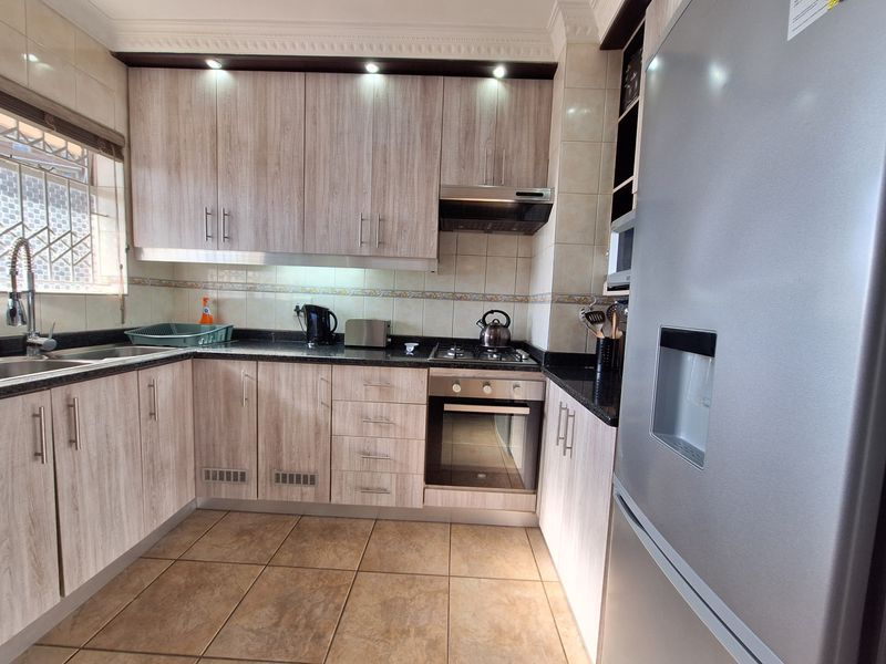 Apartment with Breathtaking Sea & City Views - Photo 4