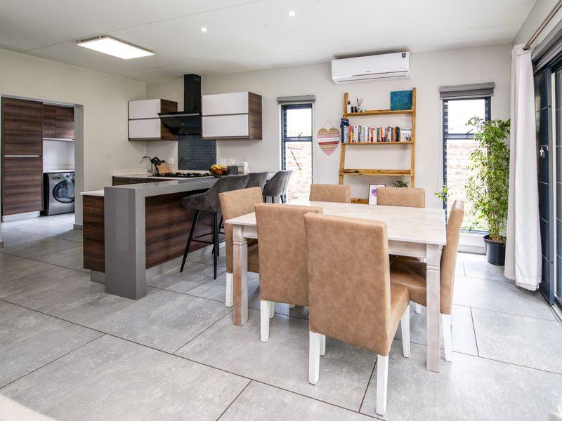 Modern 4 Bedroom house for sale in Crowthorne, The Hutton Estate - Photo 9