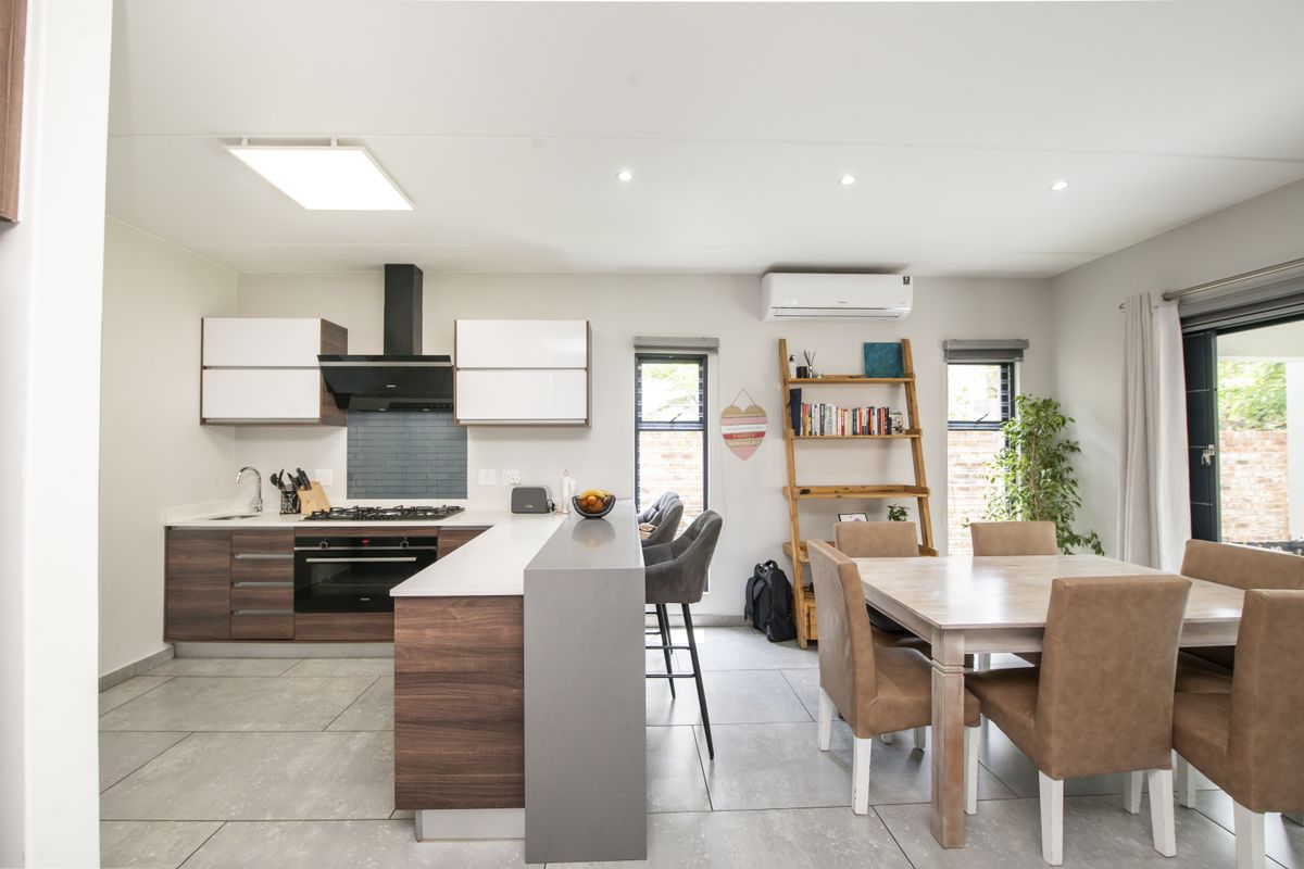 Modern 4 Bedroom house for sale in Crowthorne, The Hutton Estate - Photo 4