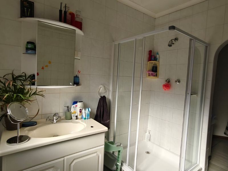 Well maintained Famiy Home - Photo 2