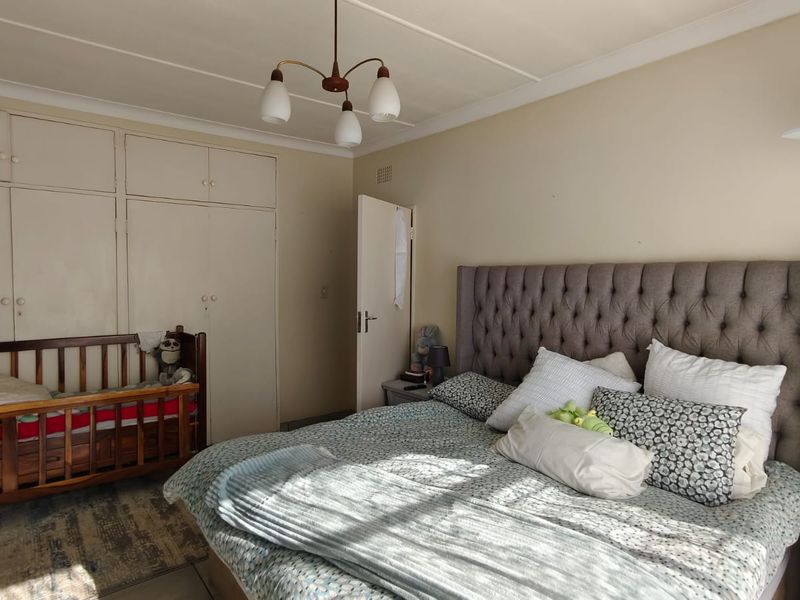 Well maintained Famiy Home - Photo 9