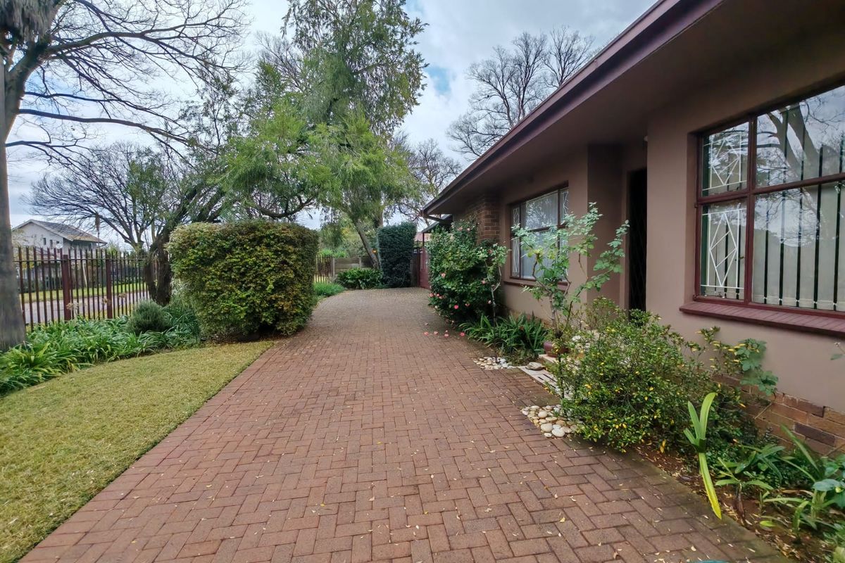 5 Bedroom House for Sale in Vanderbijlpark SW5 - Photo 4