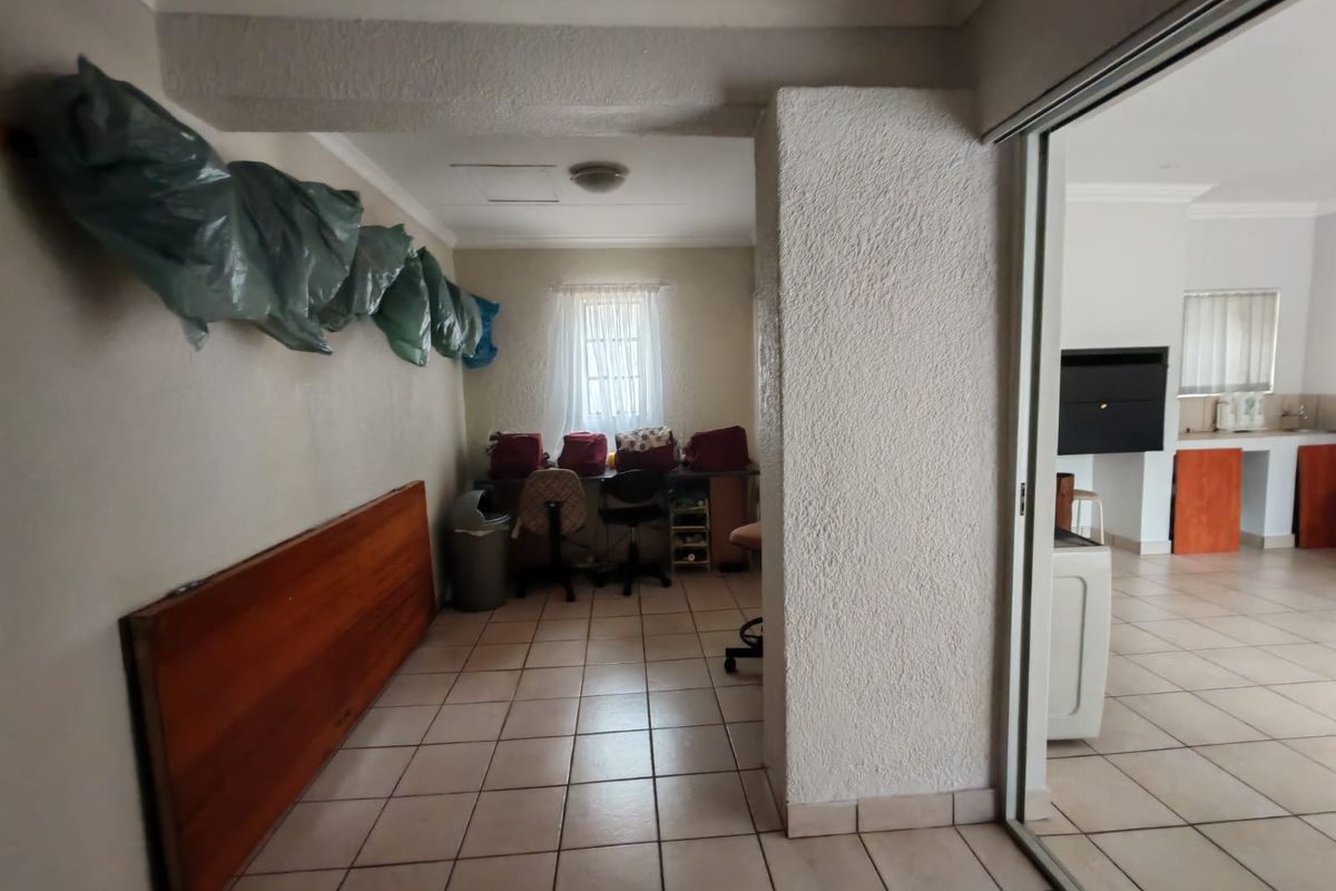 Discover your dream home in Vaalpark's heart - Photo 2