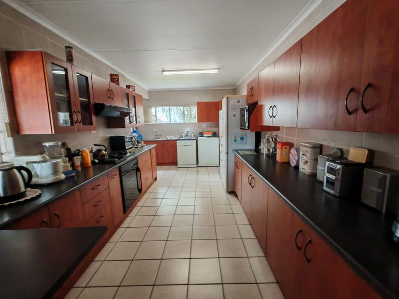 Discover your dream home in Vaalpark's heart - Photo 10