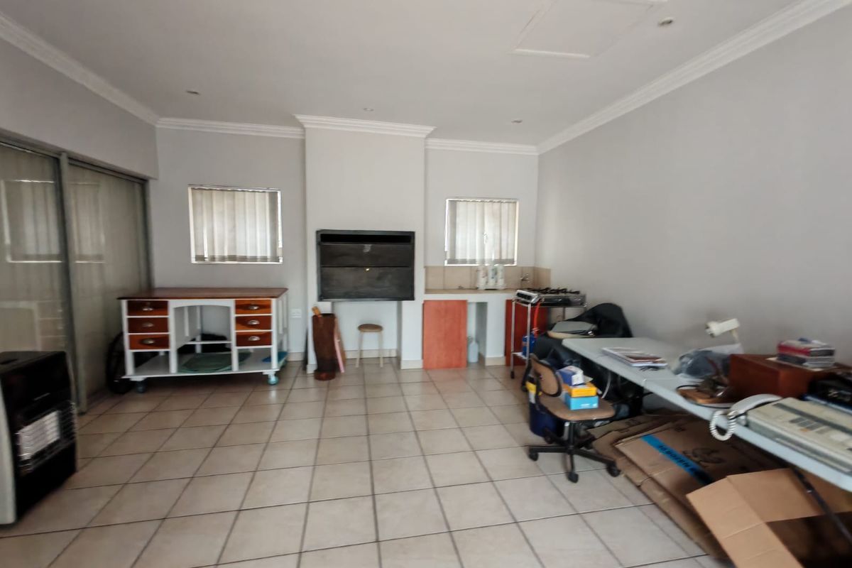 Discover your dream home in Vaalpark's heart - Photo 3