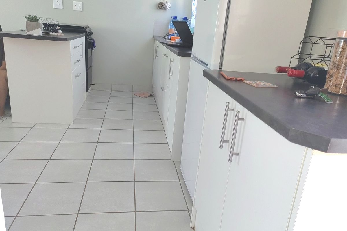 Modern 2-Bedroom Duplex in Secure Gated Estate - Photo 5