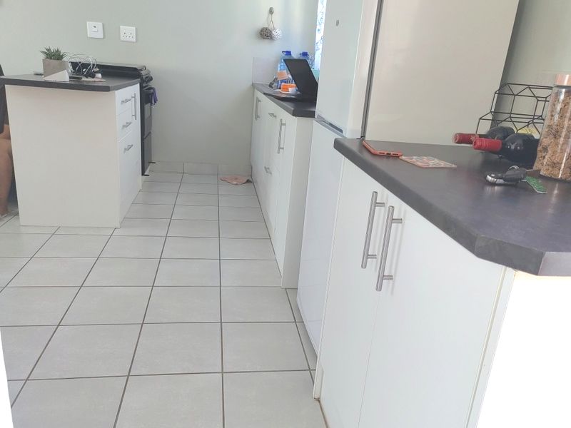 Modern 2-Bedroom Duplex in Secure Gated Estate - Photo 5